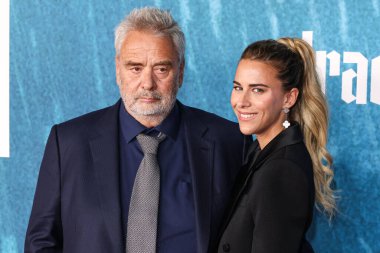 Fransız yönetmen, senarist Luc Besson ve avukat Sarah Saldmann, 3 Şubat 2026 'da Hollywood, Los Angeles, Kaliforniya, ABD' de bulunan TCL Çin Tiyatrosu IMAX 'te düzenlenen Vertical Entertainment' in 'Drakula' sının Los Angeles Premiere 'ine geldiler..