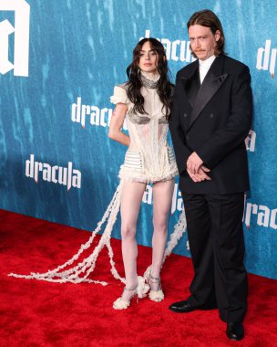 Dilara Findikoglu SS26 RTW ve Caleb Landry Jones 'u giyen Zoe Bleu, 3 Şubat 2026' da Hollywood, LA, CA, ABD 'de bulunan TCL Çin Tiyatrosu IMAX' ta düzenlenen Vertical Entertainment 'in' Drakula 'sının Los Angeles galasına geldi..
