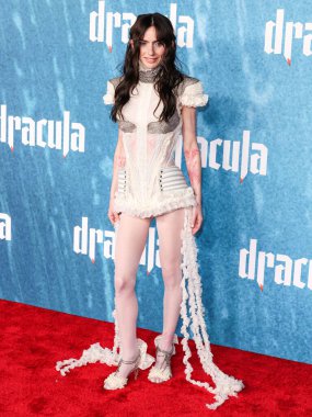 Dilara Findikoglu SS26 RTW giyen Zoe Bleu, 3 Şubat 2026 'da Hollywood, Los Angeles, Kaliforniya, ABD' deki TCL Çin Tiyatrosu IMAX 'ta düzenlenen Vertical Entertainment' in 'Drakula' sının Los Angeles galasına ulaştı..