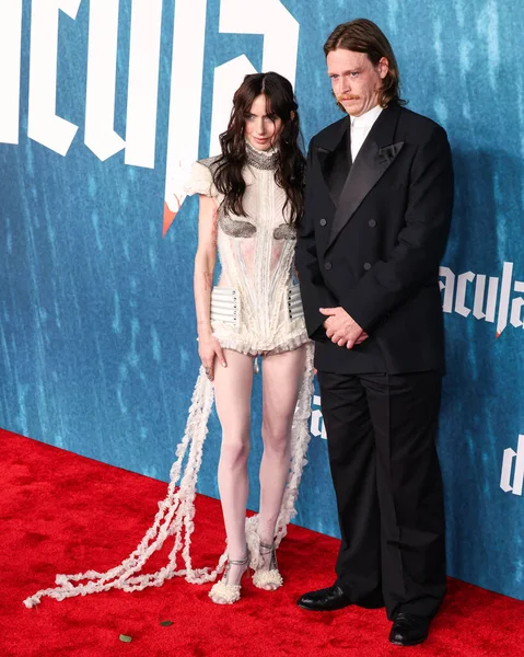 Dilara Findikoglu SS26 RTW ve Caleb Landry Jones 'u giyen Zoe Bleu, 3 Şubat 2026' da Hollywood, LA, CA, ABD 'de bulunan TCL Çin Tiyatrosu IMAX' ta düzenlenen Vertical Entertainment 'in' Drakula 'sının Los Angeles galasına geldi..