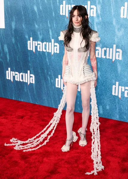 Dilara Findikoglu SS26 RTW giyen Zoe Bleu, 3 Şubat 2026 'da Hollywood, Los Angeles, Kaliforniya, ABD' deki TCL Çin Tiyatrosu IMAX 'ta düzenlenen Vertical Entertainment' in 'Drakula' sının Los Angeles galasına ulaştı..