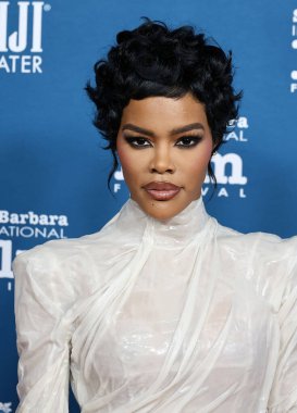 Ashi Studio SS26 Couture 'u giyen Teyana Taylor, 8 Şubat 2026' da ABD 'nin Kaliforniya eyaletinin Santa Barbara kentindeki Arlington Tiyatrosu' nda düzenlenen 41. Santa Barbara Uluslararası Film Festivali 'ne geldi..