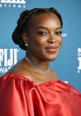 Bibire Evi 'ni giyen Wunmi Mosaku, 8 Şubat 2026' da ABD 'nin Kaliforniya eyaletinin Santa Barbara kentindeki Arlington Tiyatrosu' nda düzenlenen 41..