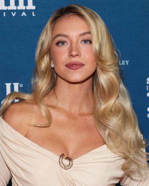 Amerikalı aktris Sydney Sweeney, 8 Şubat 2026 'da ABD' nin Kaliforniya eyaletinin Santa Barbara kentindeki Arlington Tiyatrosu 'nda düzenlenen 41. Santa Barbara Uluslararası Film Festivali' ne geldi..