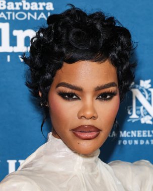 Bir Ashi Stüdyosu 2026 Couture Geceliği giyen Teyana Taylor, 8 Şubat 2026 tarihinde Santa Barbara, Kaliforniya, ABD 'de düzenlenen 41. Santa Barbara Uluslararası Film Festivali - Virtuosos Ödülüne ulaştı..