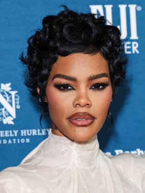 Bir Ashi Stüdyosu 2026 Couture Geceliği giyen Teyana Taylor, 8 Şubat 2026 tarihinde Santa Barbara, Kaliforniya, ABD 'de düzenlenen 41. Santa Barbara Uluslararası Film Festivali - Virtuosos Ödülüne ulaştı..