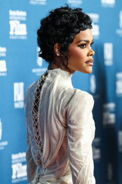 Bir Ashi Stüdyosu 2026 Couture Geceliği giyen Teyana Taylor, 8 Şubat 2026 tarihinde Santa Barbara, Kaliforniya, ABD 'de düzenlenen 41. Santa Barbara Uluslararası Film Festivali - Virtuosos Ödülüne ulaştı..