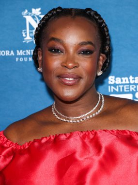 Bibire Evi 'ni giyen Wunmi Mosaku, 8 Şubat 2026' da ABD 'nin Kaliforniya eyaletinin Santa Barbara kentindeki Arlington Tiyatrosu' nda düzenlenen 41. Santa Barbara Uluslararası Film Festivali 'ne geldi..