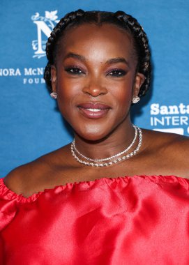 Bibire Evi 'ni giyen Wunmi Mosaku, 8 Şubat 2026' da ABD 'nin Kaliforniya eyaletinin Santa Barbara kentindeki Arlington Tiyatrosu' nda düzenlenen 41. Santa Barbara Uluslararası Film Festivali 'ne geldi..