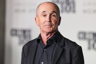 Don Winslow, 10 Şubat 2026 'da Los Angeles, Kaliforniya, ABD' de bulunan Kasa tarafından Broadway 'deki StILE Downtown Los Angeles' taki Birleşik Tiyatro 'da düzenlenen Amazon MGM Stüdyolarının Dünya Gala 101' sine ulaşır..