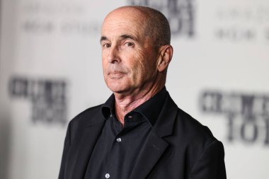 Don Winslow, 10 Şubat 2026 'da Los Angeles, Kaliforniya, ABD' de bulunan Kasa tarafından Broadway 'deki StILE Downtown Los Angeles' taki Birleşik Tiyatro 'da düzenlenen Amazon MGM Stüdyolarının Dünya Gala 101' sine ulaşır..