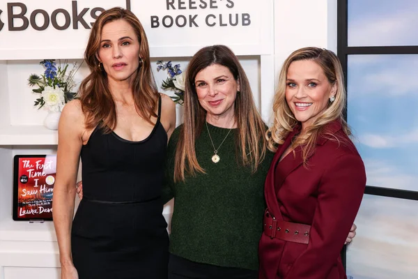 Jennifer Garner, Laura Dave ve Reese Witherspoon, 12 Şubat 2026 'da Batı Hollywood EDITION' da düzenlenen 