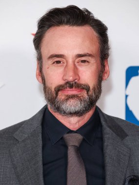 Patrick Macmanus Los Angeles Clippers and Comcast NBCUniversal 's National Basketball Association (NBA) All-Star 2026 Efsanevi İpucu Kutlaması' na 13 Şubat 2026 'da Los Angeles İlçe Sanat Müzesi' nde (LACMA) katıldı.