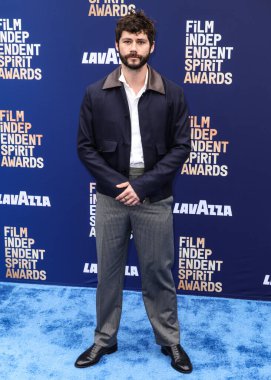 Dior 'u giyen Dylan O' Brien, 15 Şubat 2026 'da Hollywood Paladyumu' nda düzenlenen 41. Yıllık Bağımsız Film Ruhu Ödülleri 'ne ulaştı..