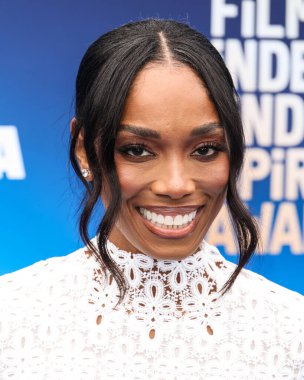 Frances Turner, 15 Şubat 2026 'da Hollywood Paladyumu' nda düzenlenen 41. Yıllık Bağımsız Ruh Ödülleri 'ne geliyor..