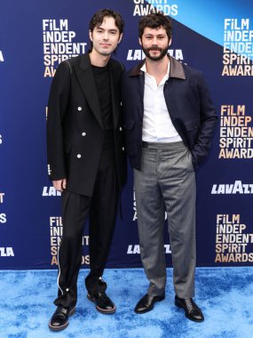 Dior 'u giyen James Sweeney ve Dylan O' Brien, 15 Şubat 2026 'da Hollywood Paladyumu' nda düzenlenen 41. Yıllık Bağımsız Ruh Ödülleri 'ne geldiler..