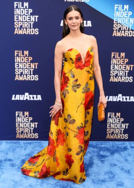 Carolina Herrera 'yı giyen Nina Dobrev, 15 Şubat 2026' da Hollywood Paladyumu 'nda düzenlenen 41. Bağımsız Film Ruhu Ödülleri' ne ulaştı..