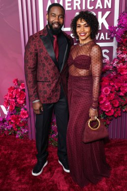 Michael Jai White ve Gillian Iliana Waters, 16 Şubat 2026 'da ABD' nin Kaliforniya eyaletinin Los Angeles kentinde bulunan Beverly Hills kentindeki SLS Hotel 'de düzenlenen 8. Geleneksel Amerikan Siyah Film Festivali' ne (ABFF) geldiler..