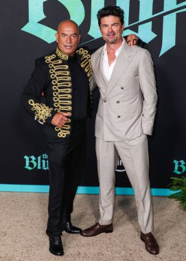 Timuera Morrison ve Karl Urban, 17 Şubat 2026 'da Hollywood, Los Angeles, Kaliforniya, ABD' de bulunan TCL Çin Tiyatrosu IMAX 'te düzenlenen Amazon Prime Video' nun Dünya prömiyerine geldiler..