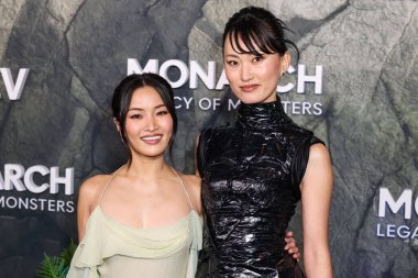 Anna Sawai, altında Victoria 's Secret' ın eşleşen nane yeşili bir elbise ve Mari Yamamoto 19 Şubat 2026 'da TCL Çin Tiyatrosu IMAX' ta düzenlenen Apple TV + 's Monarch' ın Dünya Galası 'na geldi.