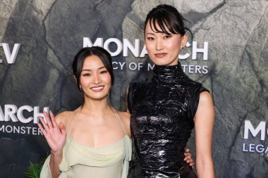 Anna Sawai, altında Victoria 's Secret' ın eşleşen nane yeşili bir elbise ve Mari Yamamoto 19 Şubat 2026 'da TCL Çin Tiyatrosu IMAX' ta düzenlenen Apple TV + 's Monarch' ın Dünya Galası 'na geldi.