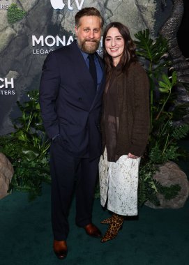 Joe Tippett ve eşi Sara Bareilles, Apple TV + 's' Monarch 'ın dünya prömiyerine 19 Şubat 2026' da TCL Çin Tiyatrosu IMAX 'ta düzenlenen Canavarların Mirası 2..