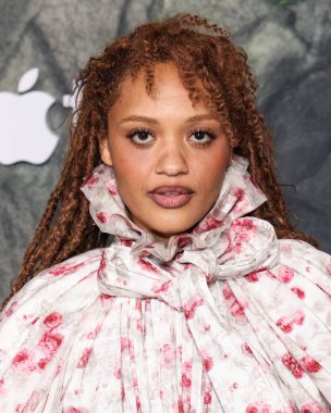 Viviano giyen Kiersey Clemons, Apple TV + 'Monarch' ın dünya prömiyerine 19 Şubat 2026 'da Hollywood, Los Angeles, Kaliforniya, ABD' de düzenlenen TCL Çin Tiyatrosu IMAX 'ta düzenlenen Canavarların Mirası 2..