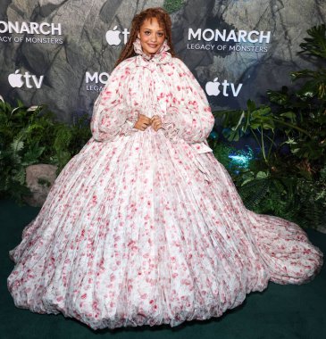 Viviano giyen Kiersey Clemons, Apple TV + 'Monarch' ın dünya prömiyerine 19 Şubat 2026 'da Hollywood, Los Angeles, Kaliforniya, ABD' de düzenlenen TCL Çin Tiyatrosu IMAX 'ta düzenlenen Canavarların Mirası 2..