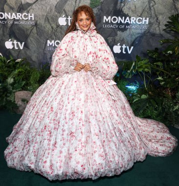 Viviano giyen Kiersey Clemons, Apple TV + 'Monarch' ın dünya prömiyerine 19 Şubat 2026 'da Hollywood, Los Angeles, Kaliforniya, ABD' de düzenlenen TCL Çin Tiyatrosu IMAX 'ta düzenlenen Canavarların Mirası 2..