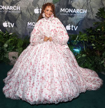 Viviano giyen Kiersey Clemons, Apple TV + 'Monarch' ın dünya prömiyerine 19 Şubat 2026 'da Hollywood, Los Angeles, Kaliforniya, ABD' de düzenlenen TCL Çin Tiyatrosu IMAX 'ta düzenlenen Canavarların Mirası 2..