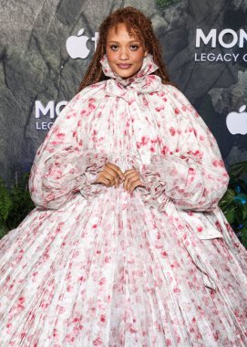 Viviano giyen Kiersey Clemons, Apple TV + 'Monarch' ın dünya prömiyerine 19 Şubat 2026 'da Hollywood, Los Angeles, Kaliforniya, ABD' de düzenlenen TCL Çin Tiyatrosu IMAX 'ta düzenlenen Canavarların Mirası 2..