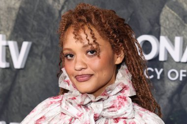 Viviano giyen Kiersey Clemons, Apple TV + 'Monarch' ın dünya prömiyerine 19 Şubat 2026 'da Hollywood, Los Angeles, Kaliforniya, ABD' de düzenlenen TCL Çin Tiyatrosu IMAX 'ta düzenlenen Canavarların Mirası 2..