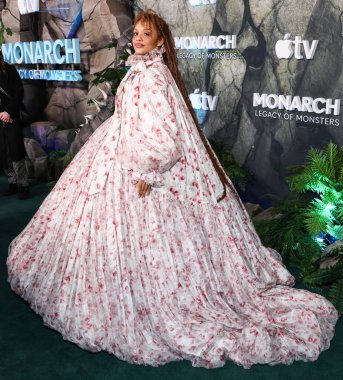 Viviano giyen Kiersey Clemons, Apple TV + 'Monarch' ın dünya prömiyerine 19 Şubat 2026 'da Hollywood, Los Angeles, Kaliforniya, ABD' de düzenlenen TCL Çin Tiyatrosu IMAX 'ta düzenlenen Canavarların Mirası 2..