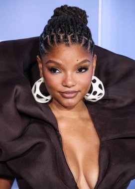 Stéphane Rolland SS23 Couture giyen Halle Bailey, 28 Şubat 2026 'da Pasadena, San Gabriel Vadisi' ndeki Pasadena Civic Auditorium 'da düzenlenen 57.