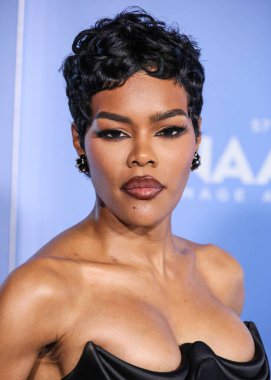 Ashi Studio SS26 Couture 'u giyen Teyana Taylor, 28 Şubat 2026' da Pasadena, San Gabriel Vadisi 'ndeki Pasadena Civic Auditorium' da düzenlenen 57.