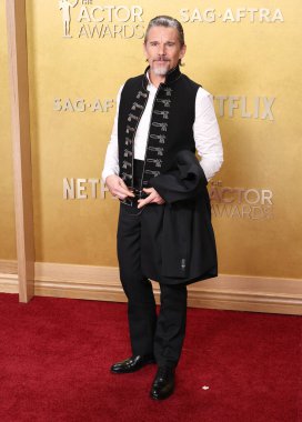 Dior 'u giyen Ethan Hawke, 1 Mart 2026' da ABD 'nin Kaliforniya eyaletinin Los Angeles kentinde bulunan Shrine Auditorium ve Expo Hall' da düzenlenen SAG-AFTRA (eskiden Screen Actors Guild Awards) tarafından sunulan 32..