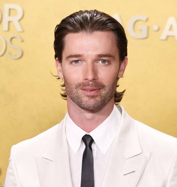 Tom Ford 'u giyen Patrick Schwarzenegger, SAG-AFTRA tarafından sunulan 32. Yıllık Aktör Ödülleri' ne (eski adıyla Screen Actors Guild Awards) 1 Mart 2026 'da ABD' nin Los Angeles kentindeki Shrine Auditorium ve Expo Hall 'da ulaştı..