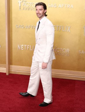 Tom Ford 'u giyen Patrick Schwarzenegger, SAG-AFTRA tarafından sunulan 32. Yıllık Aktör Ödülleri' ne (eski adıyla Screen Actors Guild Awards) 1 Mart 2026 'da ABD' nin Los Angeles kentindeki Shrine Auditorium ve Expo Hall 'da ulaştı..