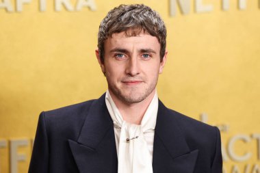 Özel Aziz Laurent giysisi giyen Paul Mescal, SAG-AFTRA 'nın sunduğu 32. Yıllık Aktör Ödülleri' ne (eskiden Screen Actors Guild Awards) 1 Mart 2026 'da ABD' nin Los Angeles kentindeki Shrine Auditorium ve Expo Hall 'da ulaştı..
