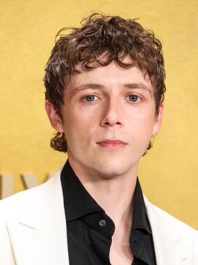 TAG Heuer marka bir saat takan Gerran Howell, 1 Mart 2026 'da ABD' nin Kaliforniya eyaletinin Los Angeles kentindeki Shrine Oditoryum ve Expo Hall 'da düzenlenen SAG-AFTRA (eski Screen Actors Guild Awards) tarafından sunulan 32..