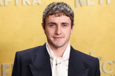 Özel Aziz Laurent giysisi giyen Paul Mescal, SAG-AFTRA 'nın sunduğu 32. Yıllık Aktör Ödülleri' ne (eskiden Screen Actors Guild Awards) 1 Mart 2026 'da ABD' nin Los Angeles kentindeki Shrine Auditorium ve Expo Hall 'da ulaştı..