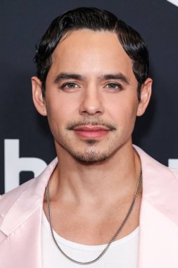 David Archuleta, 5 Mart 2026 'da Beverly Hilton Hotel' de düzenlenen 37. Yıllık GLAAD (Eşcinsel ve Lezbiyen İftiraya Karşı İttifak) Medya Ödülleri 'ne ulaştı..