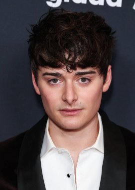 Noah Schnapp, 5 Mart 2026 'da Beverly Hilton Hotel' de düzenlenen 37. Yıllık GLAAD (Eşcinsel ve Lezbiyen İftiraya Karşı İttifak) Medya Ödülleri 'ne geldi..