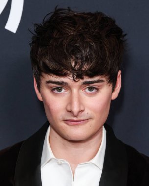 Noah Schnapp, 5 Mart 2026 'da Beverly Hilton Hotel' de düzenlenen 37. Yıllık GLAAD (Eşcinsel ve Lezbiyen İftiraya Karşı İttifak) Medya Ödülleri 'ne geldi..