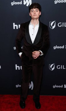 Noah Schnapp, 5 Mart 2026 'da Beverly Hilton Hotel' de düzenlenen 37. Yıllık GLAAD (Eşcinsel ve Lezbiyen İftiraya Karşı İttifak) Medya Ödülleri 'ne geldi..