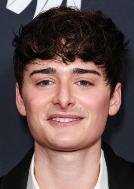 Noah Schnapp, 5 Mart 2026 'da Beverly Hilton Hotel' de düzenlenen 37. Yıllık GLAAD (Eşcinsel ve Lezbiyen İftiraya Karşı İttifak) Medya Ödülleri 'ne geldi..