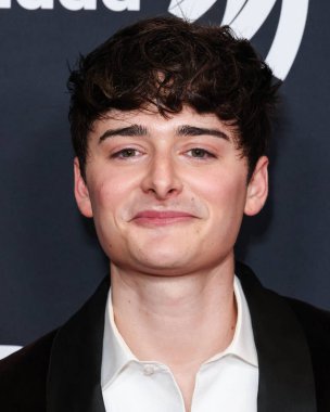 Noah Schnapp, 5 Mart 2026 'da Beverly Hilton Hotel' de düzenlenen 37. Yıllık GLAAD (Eşcinsel ve Lezbiyen İftiraya Karşı İttifak) Medya Ödülleri 'ne geldi..