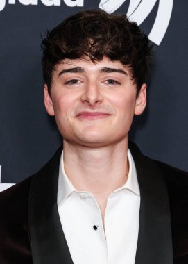 Noah Schnapp, 5 Mart 2026 'da Beverly Hilton Hotel' de düzenlenen 37. Yıllık GLAAD (Eşcinsel ve Lezbiyen İftiraya Karşı İttifak) Medya Ödülleri 'ne geldi..