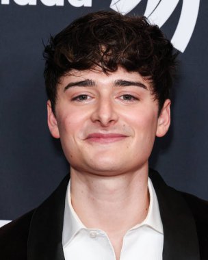 Noah Schnapp, 5 Mart 2026 'da Beverly Hilton Hotel' de düzenlenen 37. Yıllık GLAAD (Eşcinsel ve Lezbiyen İftiraya Karşı İttifak) Medya Ödülleri 'ne geldi..