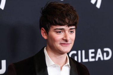 Noah Schnapp, 5 Mart 2026 'da Beverly Hilton Hotel' de düzenlenen 37. Yıllık GLAAD (Eşcinsel ve Lezbiyen İftiraya Karşı İttifak) Medya Ödülleri 'ne geldi..